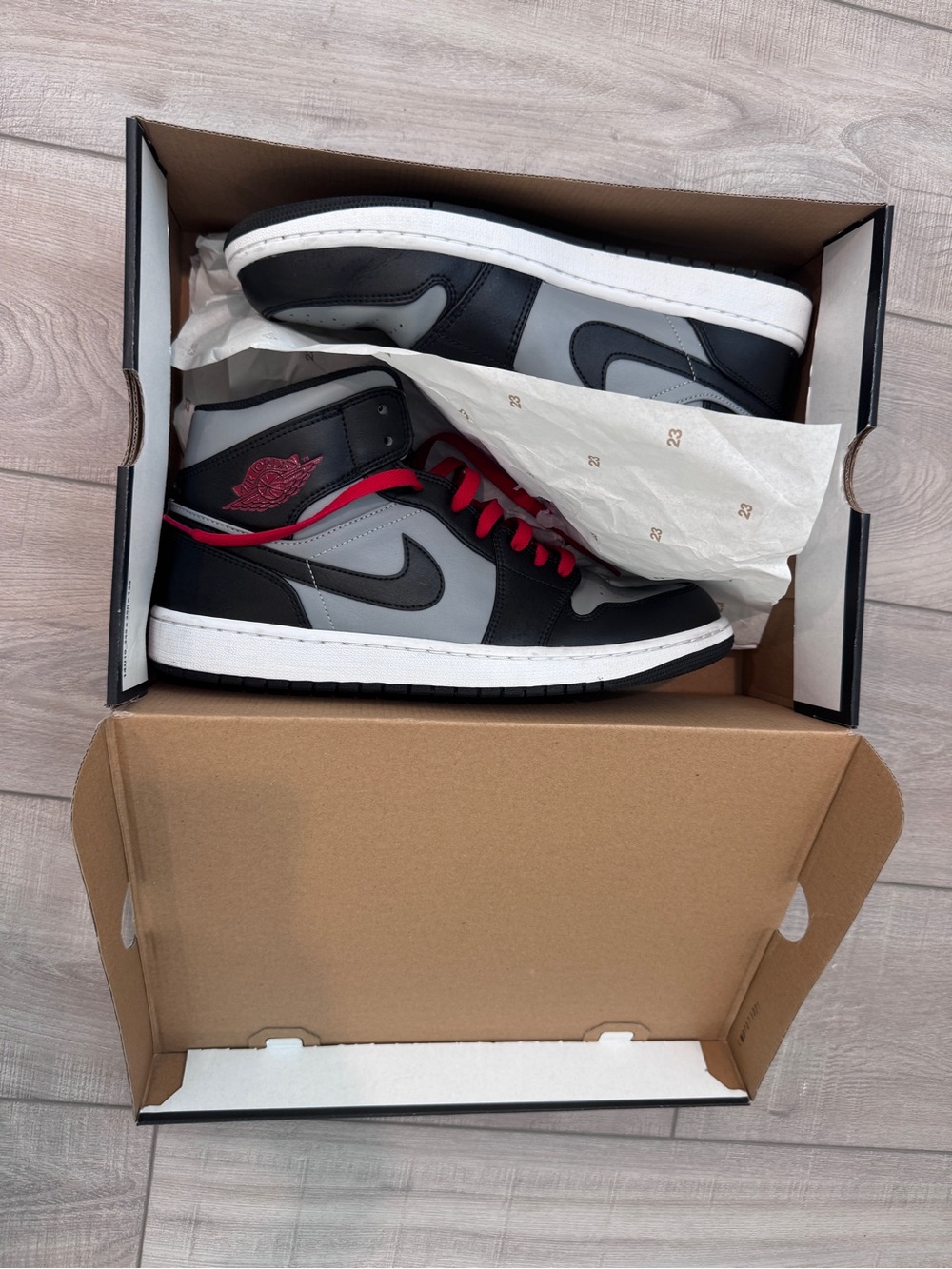 JORDAN
AIR JORDAN 1 MID
"SHADOW RED" with Red Laces Men’s US12 with Box